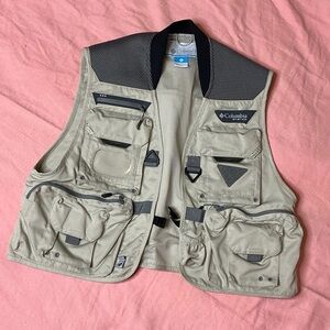 Columbia Khaki Multi-Pocket Vest. Size S